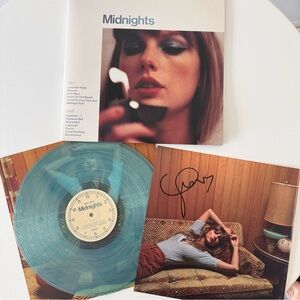 SIGNED 🩵 Taylor Swift Midnights Vinyl with Hand Signed Photo (Moonstone Blue)